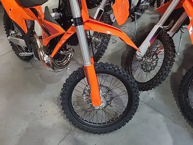 2025 KTM XC 300 in Dirt Bikes & Motocross in Calgary - Image 6