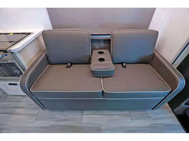 2024 Forest River Sunseeker 3250 2 extension 2024 + lit superpos in RVs & Motorhomes in Laval / North Shore - Image 8