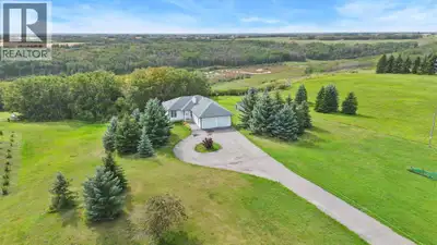 Situated on 3.04 acres overlooking the breathtaking ravine, this acreage is in the sought after silv...