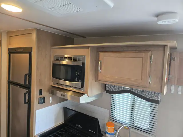 2020 Winnebago MICRO MINNIE 2405 RL in Travel Trailers & Campers in St. Albert - Image 10