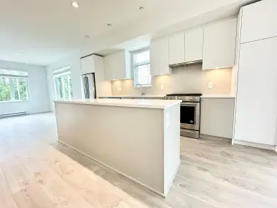 19-2070 OAK MEADOWS DRIVE Surrey, British Columbia