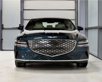 All-wheel drive / Apple Carplay / Navigation / Rearview Camera / Blind spot monitoring / Keyless ent... (image 4)