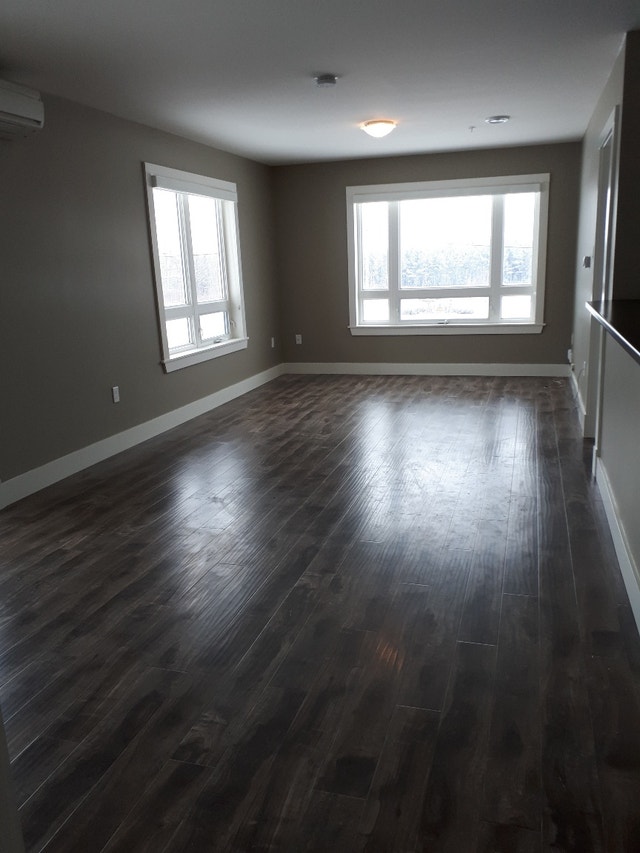 MATURE ADULT/PROFESSIONAL LIVING! DOG FRIENDLY UPON APPROVAL! Long