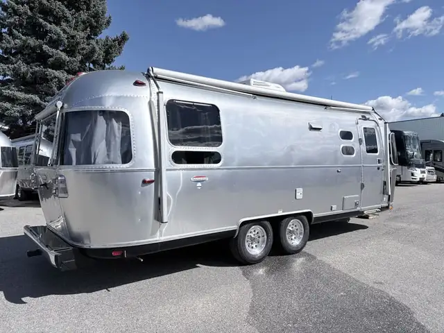 2019 Airstream 25RB in Travel Trailers & Campers in Penticton - Image 4
