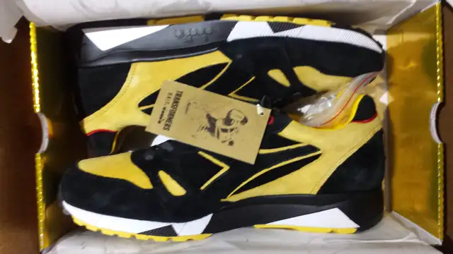 SELLING JORDAN 1, 3, Jordan 4 golf, Yeezy Foam Runners $ MORE in Men's Shoes in Mississauga / Peel Region - Image 3