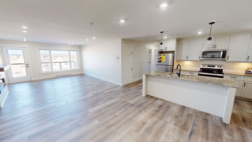 ON HOLD- 1ST MONTH FREE-OCT 1 - 3 BED/2BATH - BALCONY 3