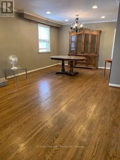 UPPER - 241 BURNETT AVENUE Toronto (Lansing-Westgate), Ontario