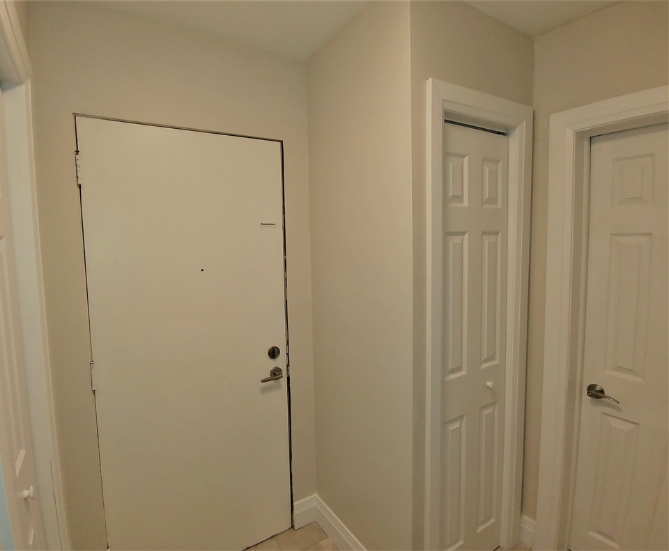 Spacious Bachelor Apartment for Rent! 2