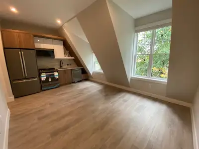 AVAILABLE NOW OR SEPTEMBER 1ST!!! PET FRIENDLY!!! VIRTUAL TOUR: https://my.matterport.com/show/?m=yV...