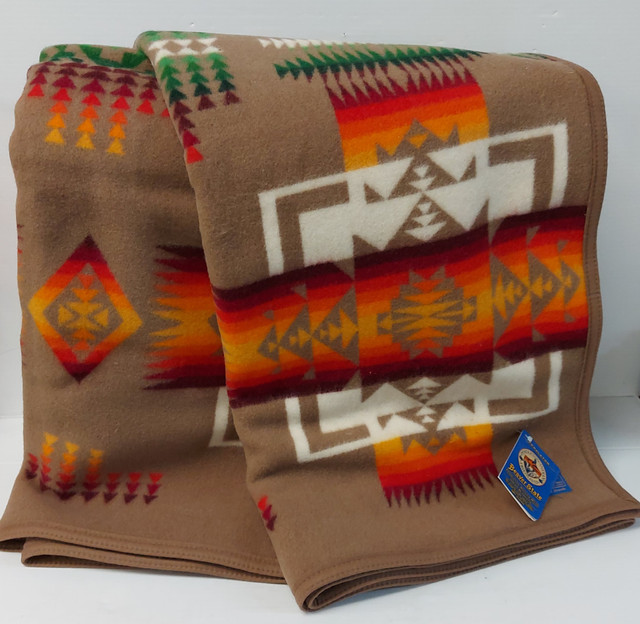 (81215-1) Pendleton Chief Joseph Blanket Khaki 64x80" Twin in Bedding in Calgary - Image 2