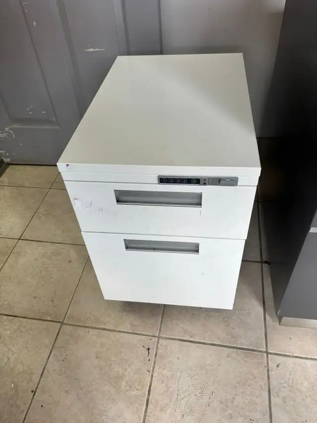 Pedestal Collection-Excellent Condition-Call us now!62863273680515121