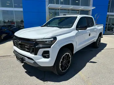Presenting the 2026 Chevrolet Colorado Crew Cab Short Box 4-Wheel Drive Z71, an impressive white 4×4...