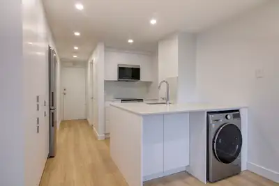 renovated studio apartment near McGill - ID 1558