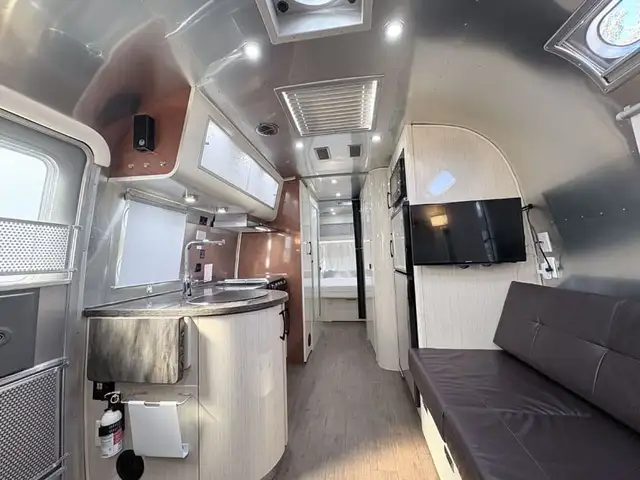 2019 Airstream 25RB in Travel Trailers & Campers in Penticton - Image 11