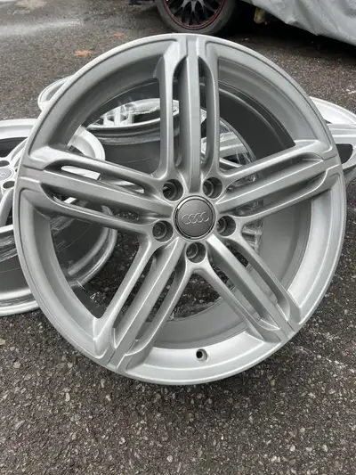 Gorgeous set of OEM Audi S4 wheels in silver finish. 19x8.5 Offset: 43 Bolt pattern: 5x112 Centerbor...
