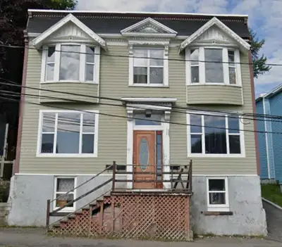 3 Bedroom - Top Floor - Off Street Parking!