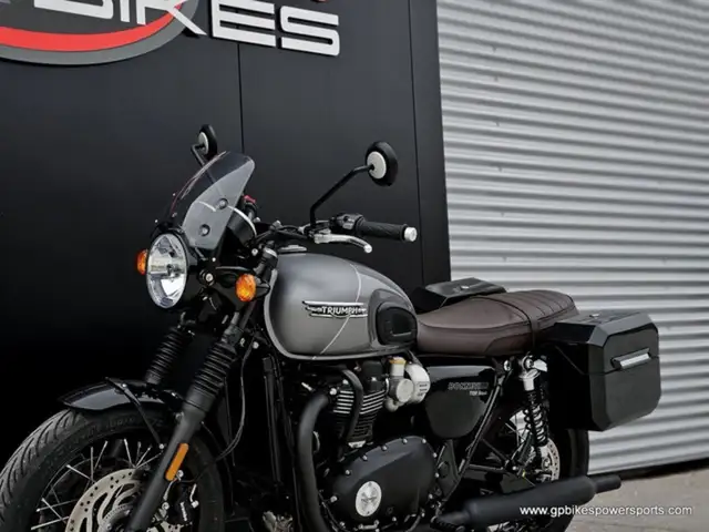 2025 Triumph Bonneville T120 Black Graphite / Matte Graphite in Street, Cruisers & Choppers in Oshawa / Durham Region - Image 13