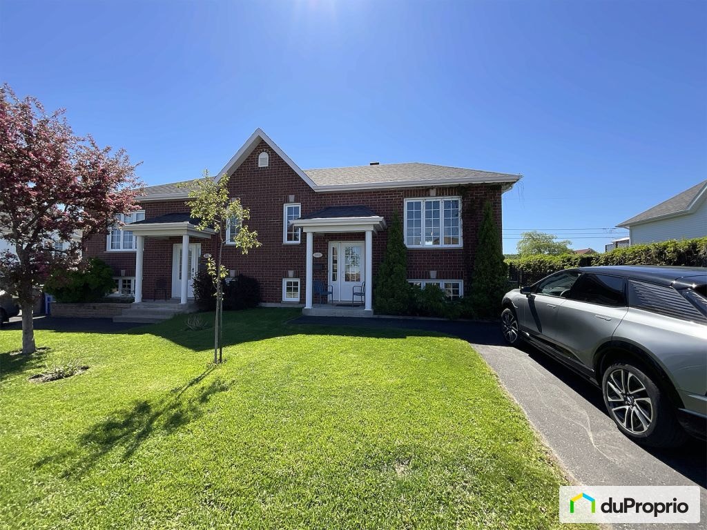 $486,000 - Semi-detached for sale in Rimouski (Rimouski) — photo 1