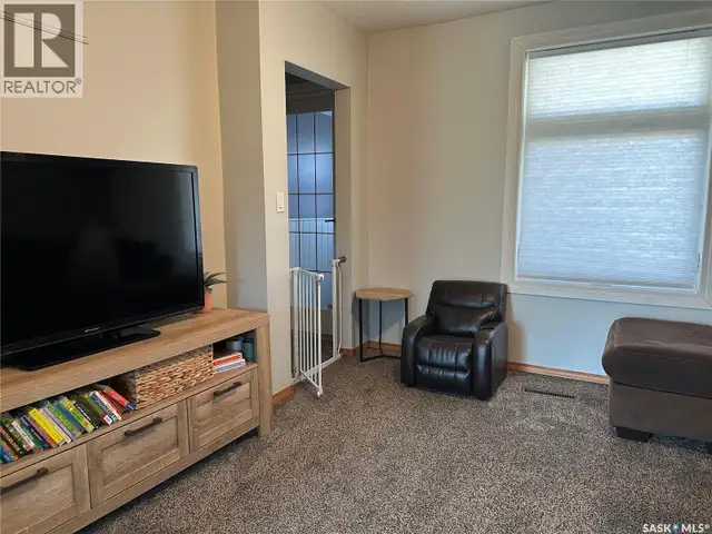 24 3rd AVENUE SE Weyburn, Saskatchewan in Houses for Sale in Regina - Image 3