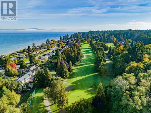 441 Memorial Ave Qualicum Beach, British Columbia in Houses for Sale in Parksville / Qualicum Beach - Image 11