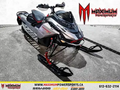 2023 Ski-Doo RENEGADE XRS 850 Une motoneige sport-utilitaire performante conçue pour offrir puissanc...