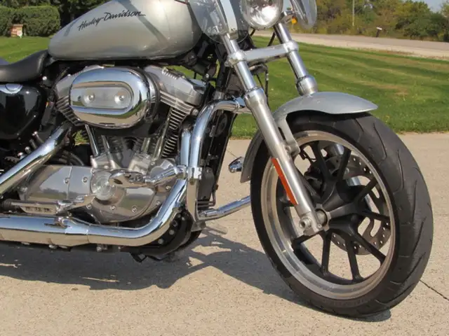 2014 Harley-Davidson XL883L Sportster SuperLow 1 Owner, ONLY 14, in Sport Touring in Leamington - Image 7
