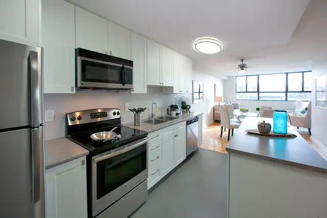 190 CityView 2 Bdrm. Apt. for Rent Clark/Dixie Brampton in Long Term Rentals in Mississauga / Peel Region - Image 6