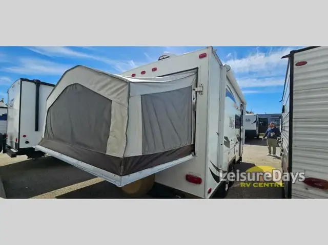 2013 Forest River RV Rockwood Roo 183 in Travel Trailers & Campers in Ottawa - Image 4