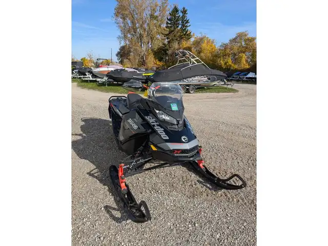 2020 Ski-Doo Renegade X 850 E-TEC(R) 9688 KM in Snowmobiles in Sarnia - Image 4