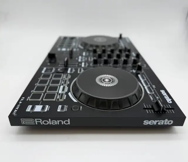 Roland DJ-202 Serato DJ Controller, 2-Channel 4-Deck - $299 in Performance & DJ Equipment in Mississauga / Peel Region - Image 5