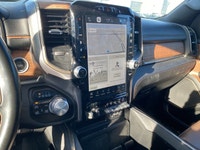 CLEAN CARFAX, Heated and Cooled Front Seats, 360 Camera, PANORAMIC SUNROOF, Remote Starter, Air-Ride... (image 3)