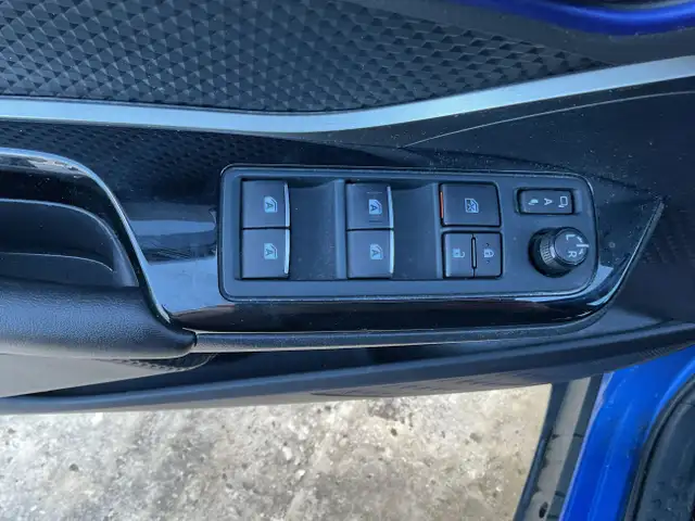 2019 Toyota C-HR in Cars & Trucks in Ottawa - Image 30