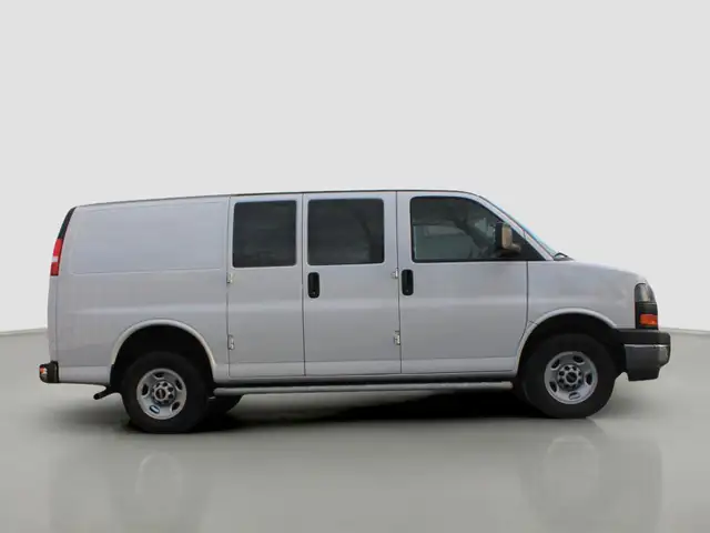 2023 GMC Savana Cargo Base in Cars & Trucks in Comox / Courtenay / Cumberland - Image 3