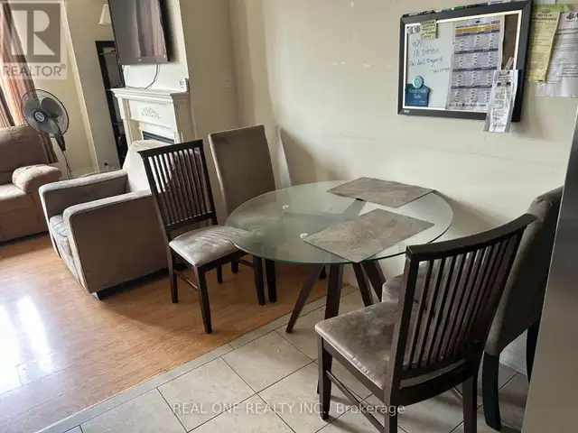 SECOND FLOOR ROOMS - 18 TROYER AVENUE Toronto (York University H in Long Term Rentals in City of Toronto - Image 3