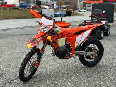 ?? KTM 500 EXC-F Champion Edition ?? Véhicule neuf CHAMPION EDITION possède: Ventilateur de refroidi...