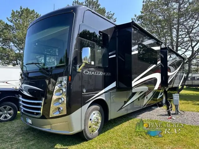 2020 Thor Motor Coach Challenger 37YT Washer & Dryer 12 k Miles in RVs & Motorhomes in Moncton - Image 61