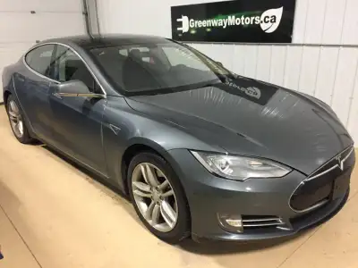 142,000 km 85 kWh battery 424 km range Plug-in Electric This car doesn't have autopilot or free supe...