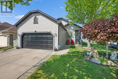 FULLY DEVELOPED BUNGALOW - MASSIVE CORNER LOT - RV PARKING - 2428 SF of LIVING SPACE – 3 BEDROOMS +...