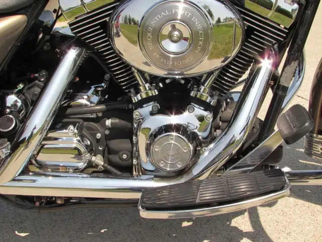 2004 Harley-Davidson FLHRCI Road King Classic in Sport Touring in Leamington - Image 17