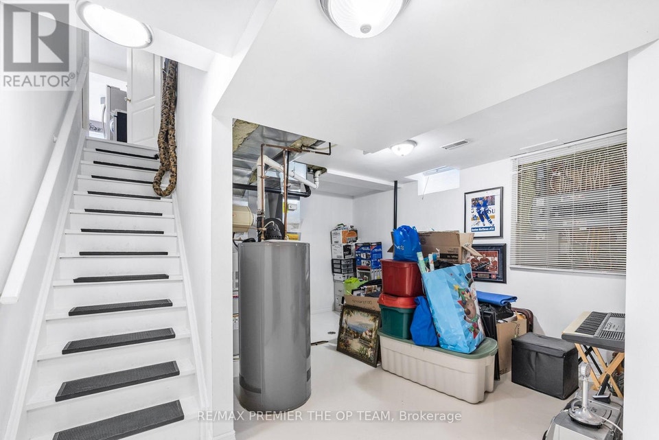 LOWER - 223 LANDSBRIDGE STREET Caledon (Bolton East), Ontario 2