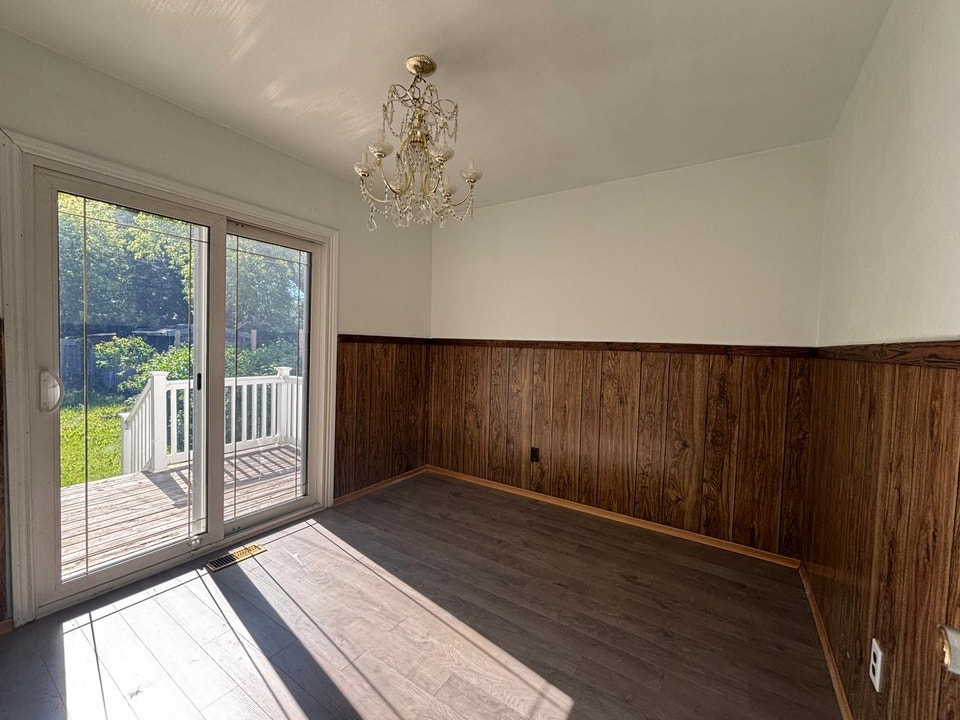 Spacious 2 Bed 1 Bath House for Rent-Algoma Ave 5