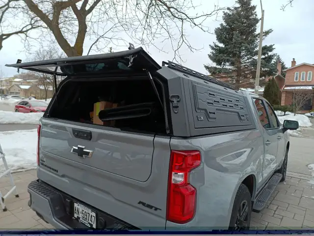 Pickup truck Cap 2019-2025 Chevy Silverado/GMC Sierra 1500 5’8″ in Auto Body Parts in Mississauga / Peel Region - Image 3
