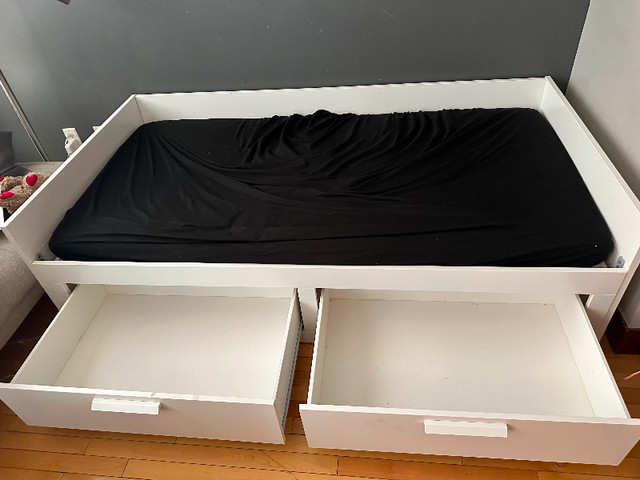 95% NEW IKEA Daybed 2 in 1 with 2 drawers and  mattresses, dans Lits et matelas  à Ville de Montréal
