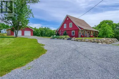 Welcome to 19 Stockford Lane ! Constructed in 2019 this 3 acre property perfectly combines elegance...