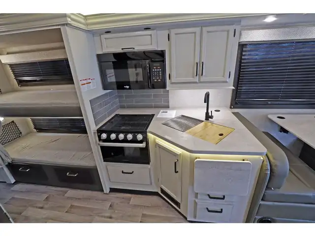 2023 Entegra Coach Odyssey 31F Bund Bed NEUF VR/RV Classe C 2023 in RVs & Motorhomes in Laval / North Shore - Image 11