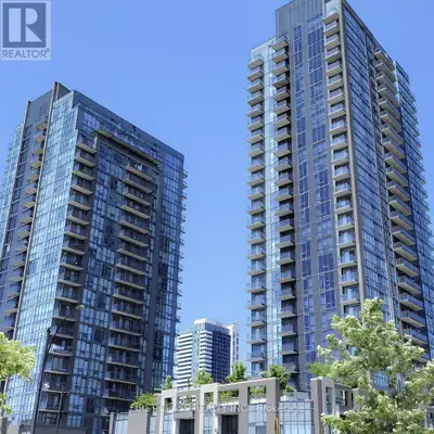 Luxury Living in Missisauga. Just minutes from Square One Shopping Centre, Celebration Square, Sheri...