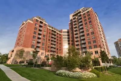 1 MONTH FREE ON ANY 3BDRM UNIT! CALL NOW! Stylish suites. Downtown Brampton has it all – convenience...