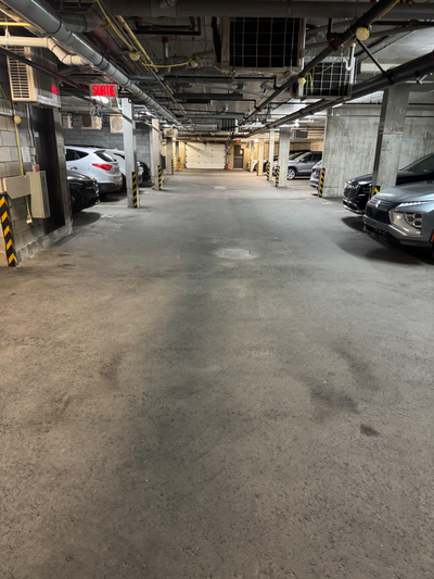 SUPERBE CONDO LUXUEUX 41/2 LIBRE A $1650,/M RDC...... BEAUCOUP DINCLUSIONS ; 4 ELECTROS , FOYER , AI...