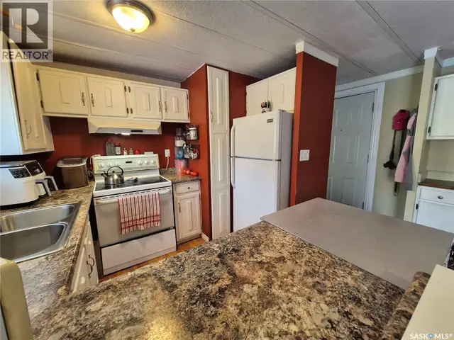 129 17th STREET NE Weyburn, Saskatchewan in Houses for Sale in Regina - Image 6