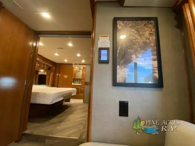 2018 Fleetwood RV Discovery 38K only 14,584 Miles in RVs & Motorhomes in Moncton - Image 25